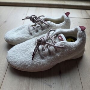 NEW All Birds Fluffs Wool Runners White Lace Up Youth Size 1 Sneakers Shoes